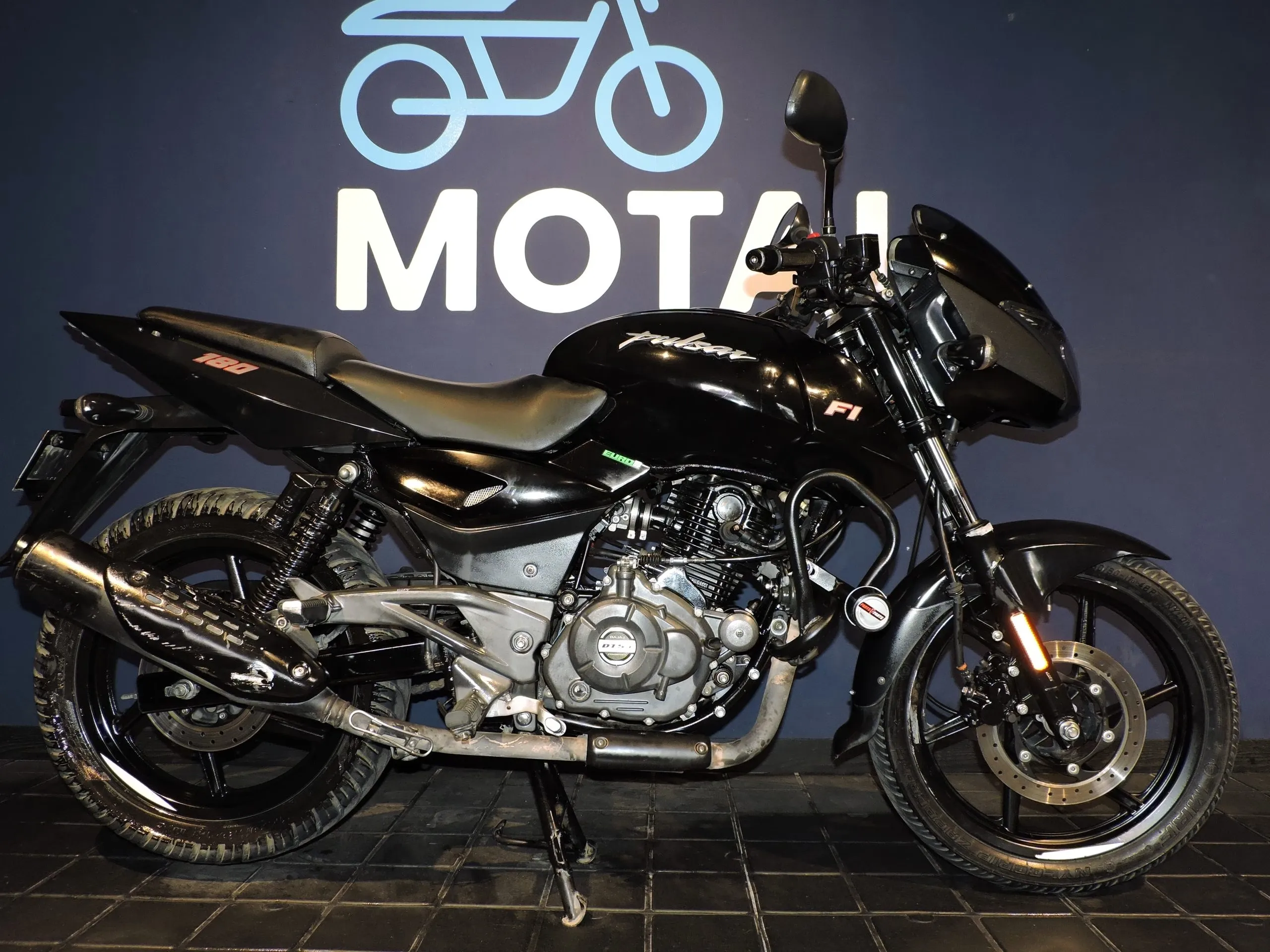 BAJAJ PULSAR 180 - Imagen 1