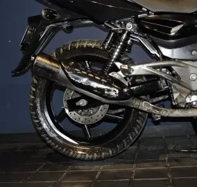 BAJAJ PULSAR 180 - Imagen 2