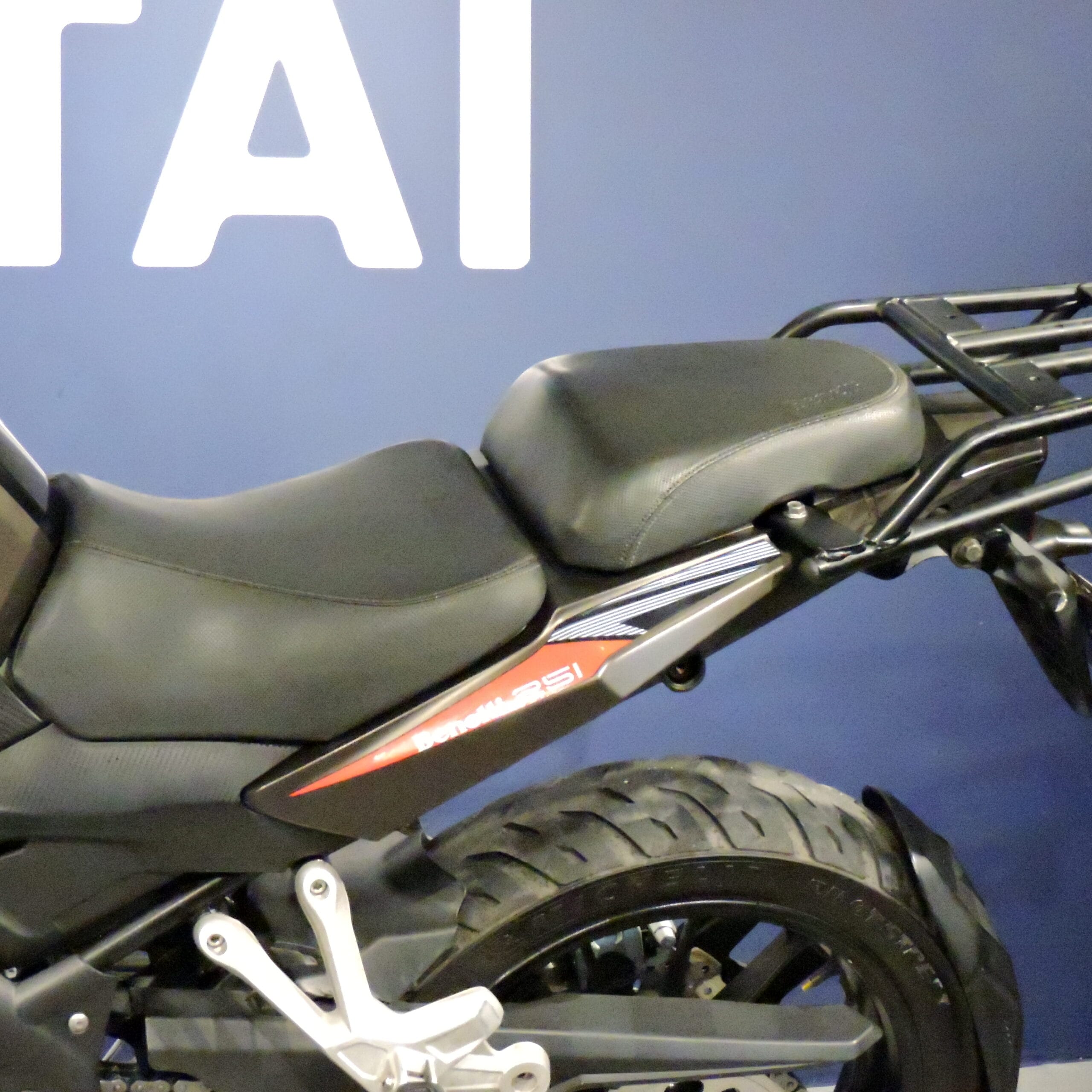 BENELLI TRK 251 - Imagen 17