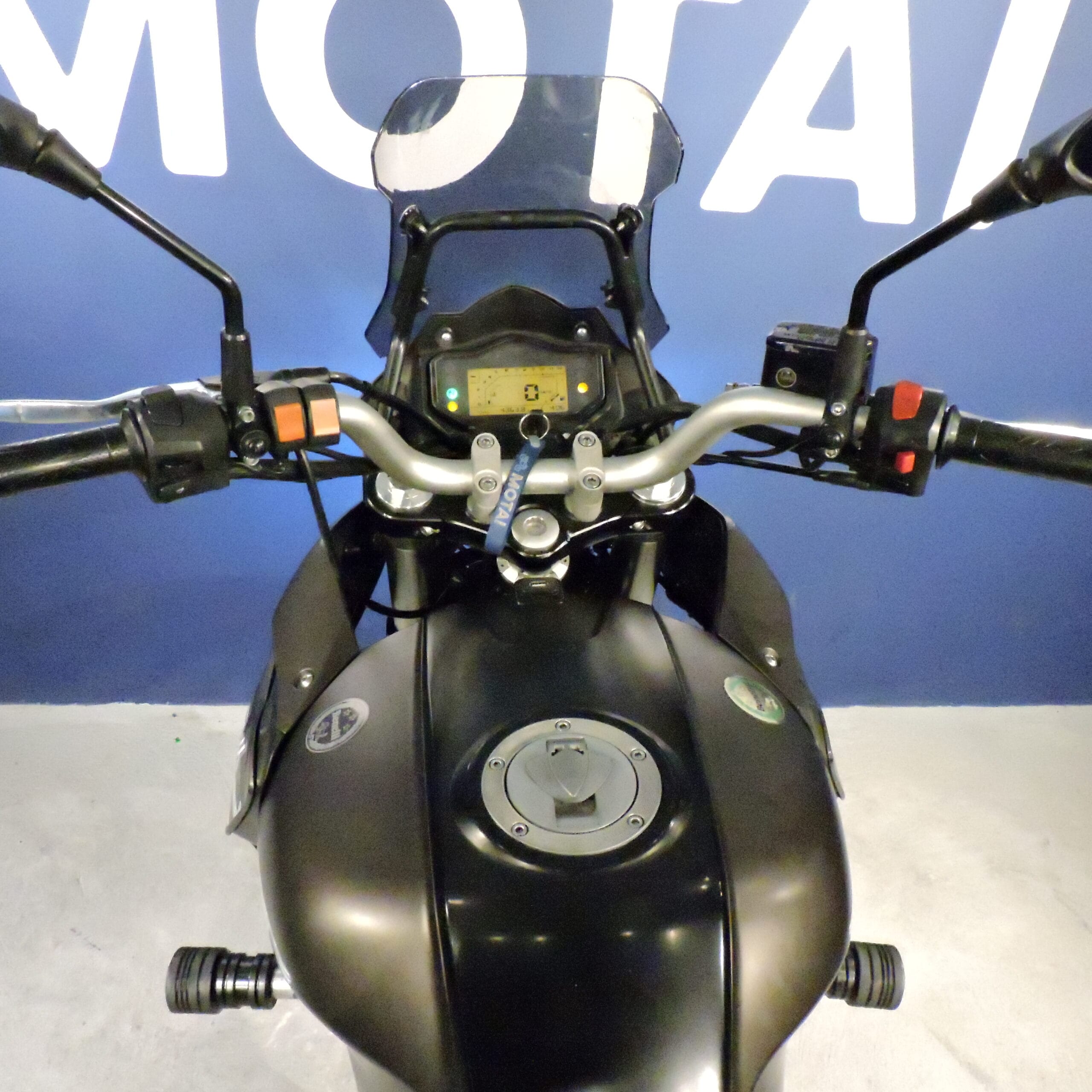 BENELLI TRK 251 - Imagen 9